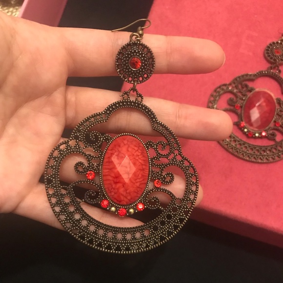 Black and red antique earrings - Picture 3 of 3
